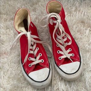 RED CONVERSE